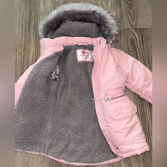 Justice Girl’s New XS Light Pink Detachable Fur Hooded Fleece Lined Winter Coat - Picture 2 of 5